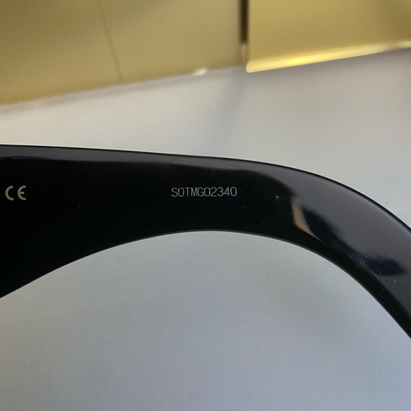 Gucci 0177 Sunglasses with large gold logo main image 4